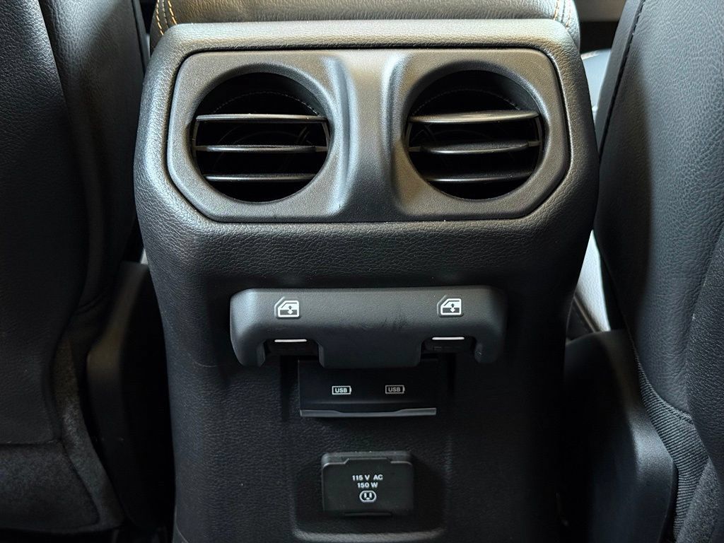 Used 2024 Jeep Wrangler Unlimited Sahara w/ Technology Group AWD/4WD image 44
