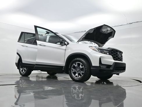 Used 2023 Honda Passport TrailSport image 32