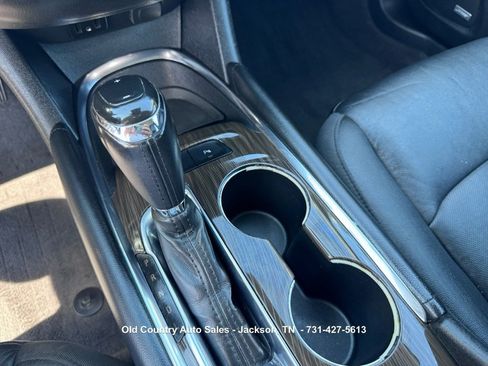 Used 2018 Chevrolet Malibu Premier w/ Driver Confidence Package FWD image 22