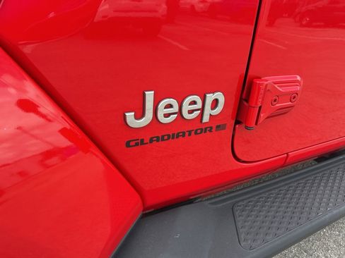 Used 2023 Jeep Gladiator Overland image 18