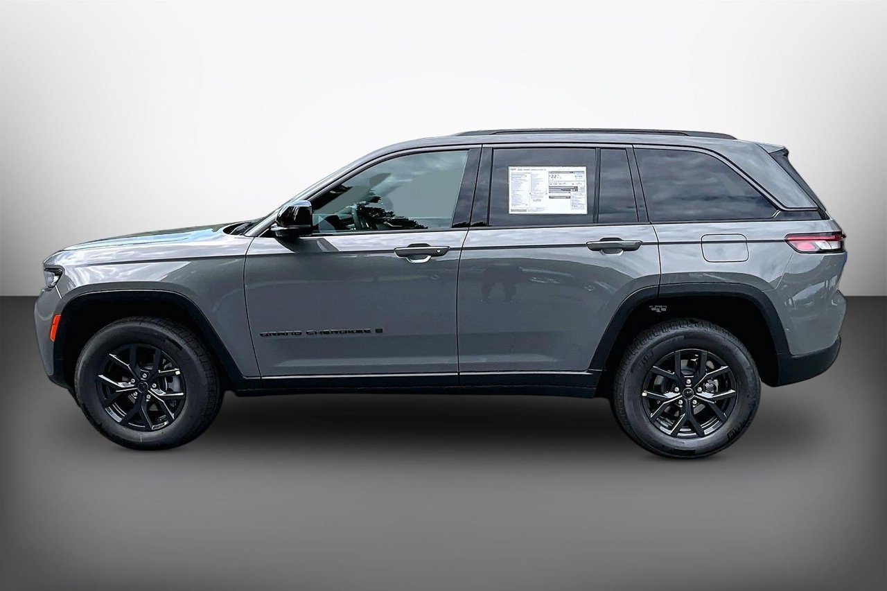 New 2027 Jeep Grand Cherokee Altitude AWD/4WD image 5