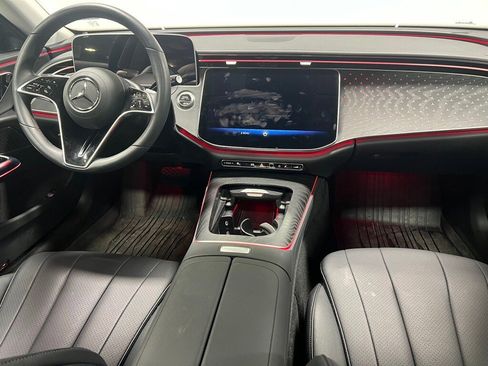 Used 2025 Mercedes-Benz E 350 4MATIC Sedan image 29