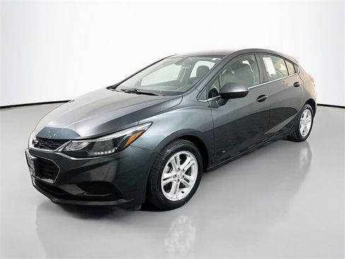 Used 2018 Chevrolet Cruze LT image 3