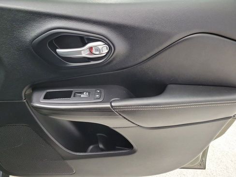 Used 2015 Jeep Cherokee Limited w/ Luxury Group image 22