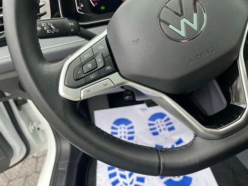 Certified 2025 Volkswagen Jetta SEL image 42