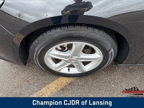 Used 2023 Chevrolet Malibu LT image 2