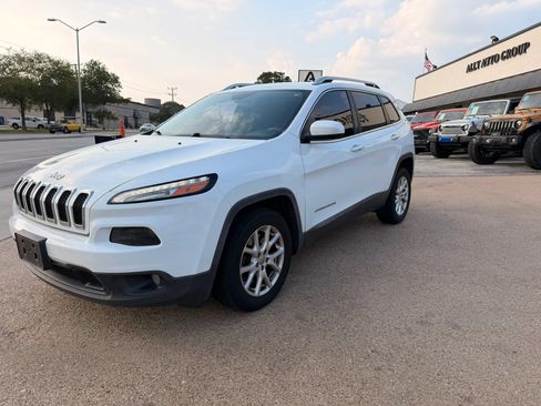 Used 2015 Jeep Cherokee Latitude w/ Cold Weather Group FWD image 1