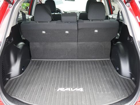Used 2016 Toyota RAV4 XLE AWD/4WD image 5