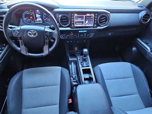 Used 2021 Toyota Tacoma TRD Off-Road w/ Technology Package AWD/4WD image 15