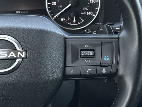 Used 2025 Nissan Rogue SV FWD image 13