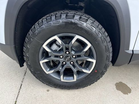 New 2026 Chevrolet Equinox ACTIV w/ Convenience Package III image 33