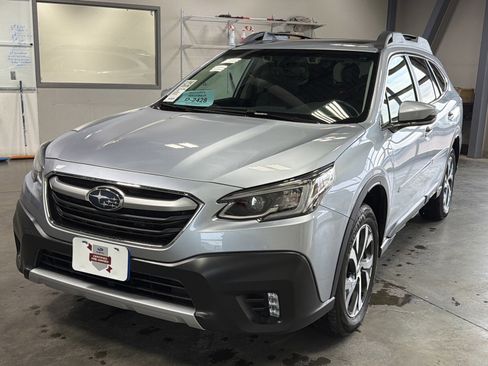Certified 2022 Subaru Outback Limited image 3