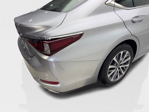 Used 2024 Lexus ES 350 image 16