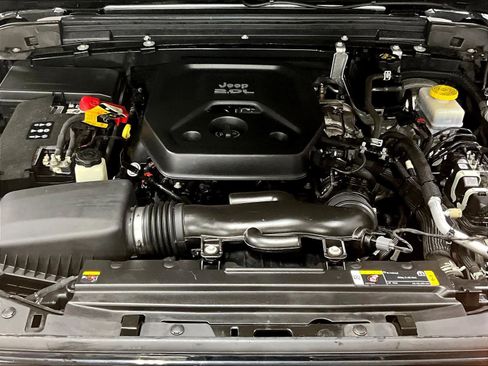 Used 2022 Jeep Wrangler Unlimited Sahara w/ Cold Weather Group image 29