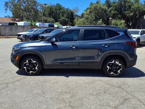 Used 2024 Kia Seltos EX FWD image 3