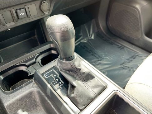 Used 2022 Toyota Tacoma SR image 16