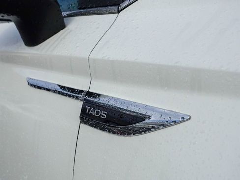 Used 2023 Volkswagen Taos SE w/ Panoramic Sunroof Package image 6