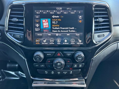 Used 2021 Jeep Grand Cherokee Limited image 27