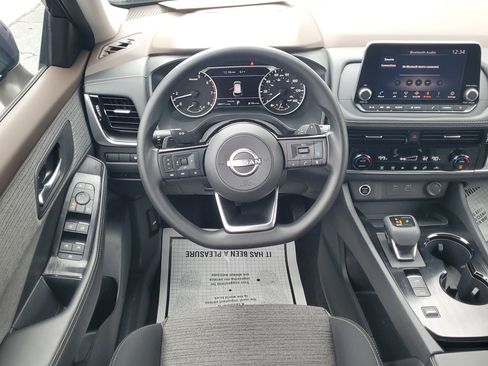 Used 2022 Nissan Rogue SV image 15