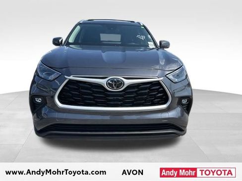 Used 2023 Toyota Highlander XLE AWD/4WD image 3