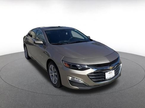 Used 2024 Chevrolet Malibu LT image 3