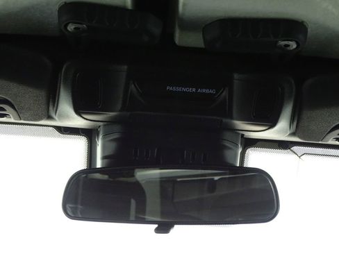 Used 2025 Jeep Gladiator Sport image 27