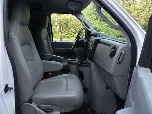 Used 2014 Ford E-350 and Econoline 350 Super Duty RWD image 8