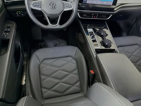 Used 2025 Volkswagen Atlas Cross Sport SE image 26