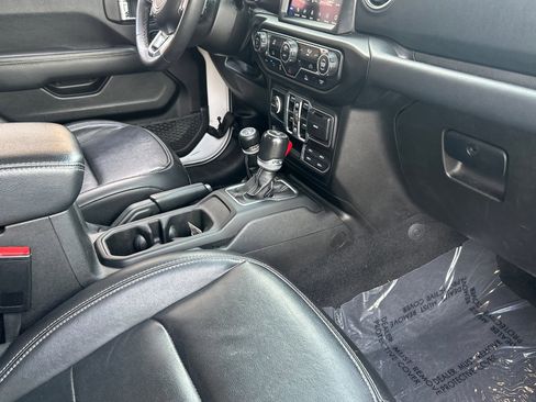 Used 2023 Jeep Wrangler Sahara image 17