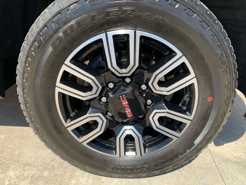 Used 2022 GMC Sierra 2500 Denali w/ Denali Ultimate Package AWD/4WD image 11