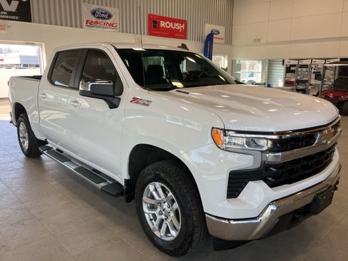 Used 2023 Chevrolet Silverado 1500 LT w/ Z71 Off-Road Package image 3