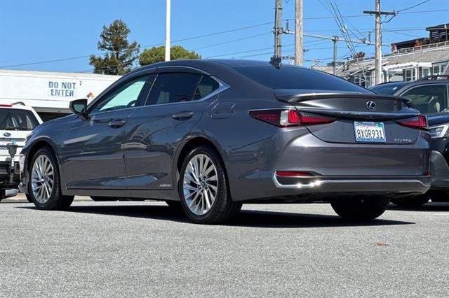 Used 2021 Lexus ES 300h w/ Accessory Package FWD image 5