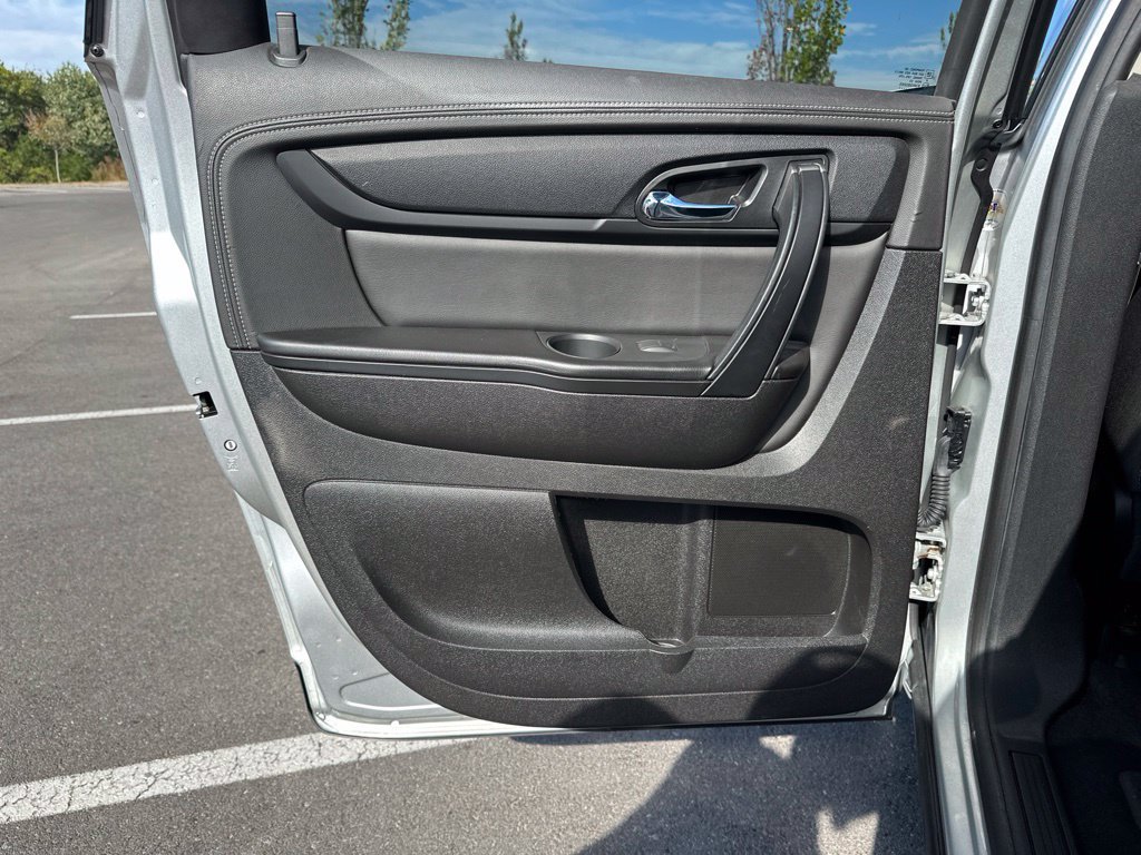 Used 2017 Chevrolet Traverse LT FWD image 18