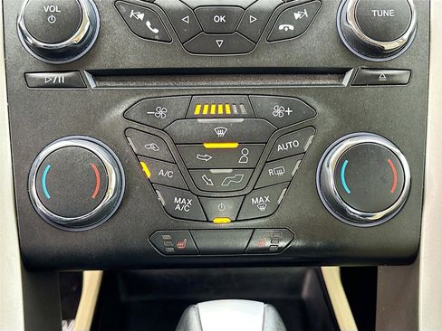 Used 2015 Ford Fusion SE w/ Equipment Group 502A FWD image 15