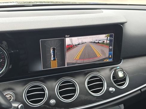 Used 2017 Mercedes-Benz E 300 4MATIC image 21