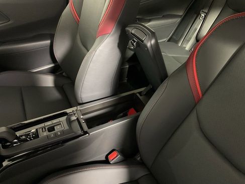 New 2025 Toyota Prius Plug-In Hybrid image 31