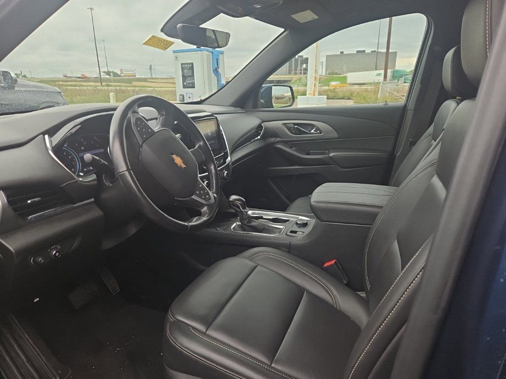 Used 2022 Chevrolet Traverse LT w/ LT Premium Package AWD/4WD image 13