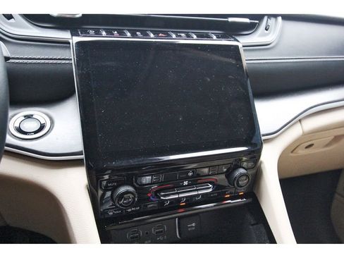 Used 2021 Jeep Grand Cherokee L Limited image 10