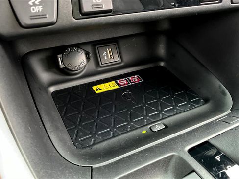 Used 2024 Toyota RAV4 XSE image 33