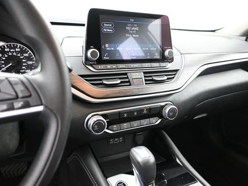 Used 2023 Nissan Altima 2.5 SV FWD image 21