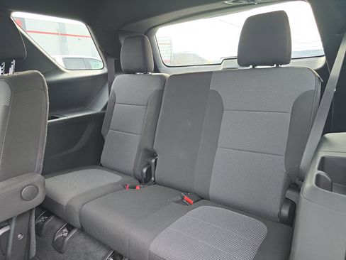 Used 2023 Chevrolet Traverse LT image 15