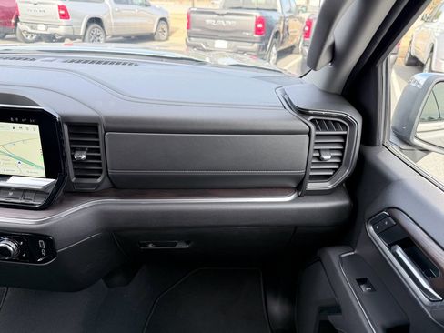 Used 2025 GMC Sierra 1500 SLT image 17