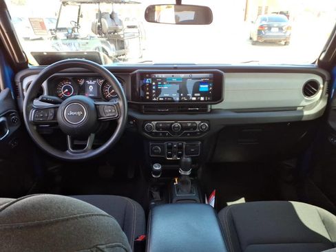 Used 2024 Jeep Gladiator Sport AWD/4WD image 9