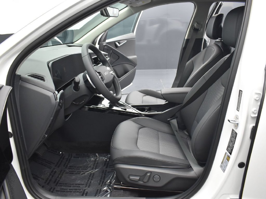 Used 2025 Kia Niro EX FWD image 18