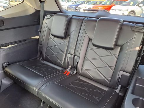 Used 2024 Volkswagen Atlas SE AWD/4WD image 14