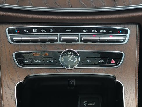 Used 2020 Mercedes-Benz E 350 Sedan image 23