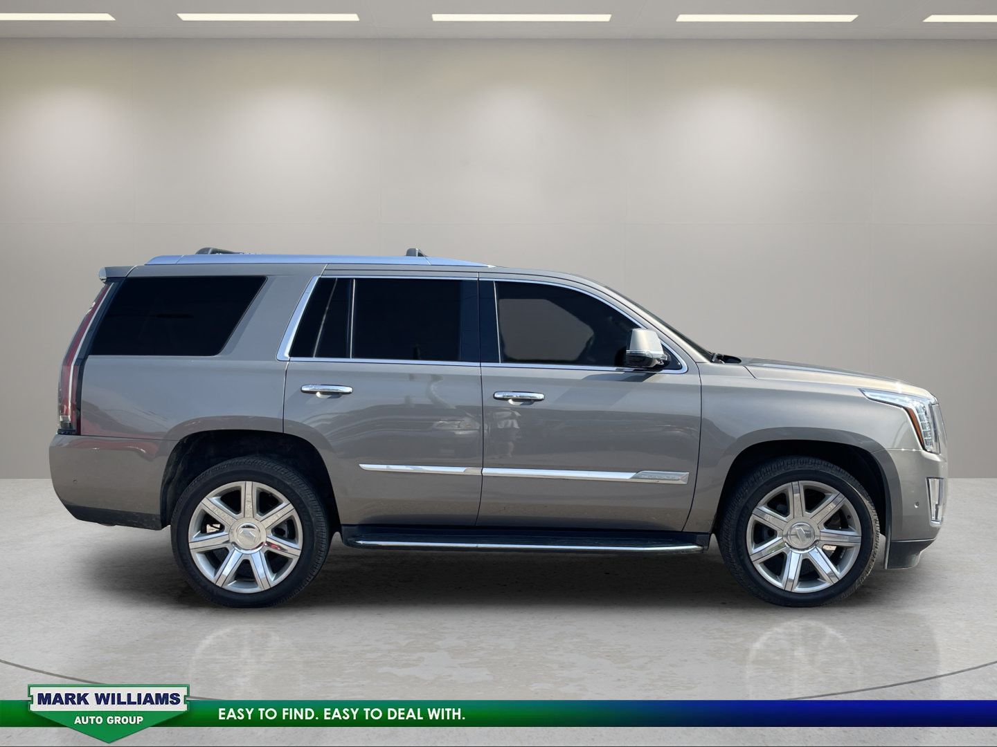 Used 2017 Cadillac Escalade Luxury AWD/4WD image 3