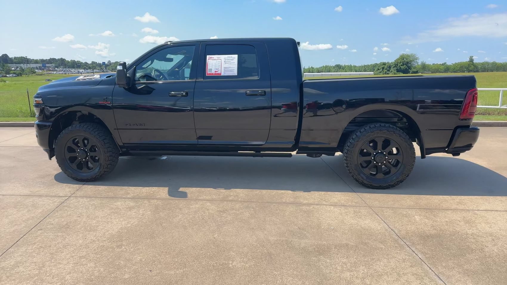 Used 2025 RAM 2500 Laramie AWD/4WD image 4