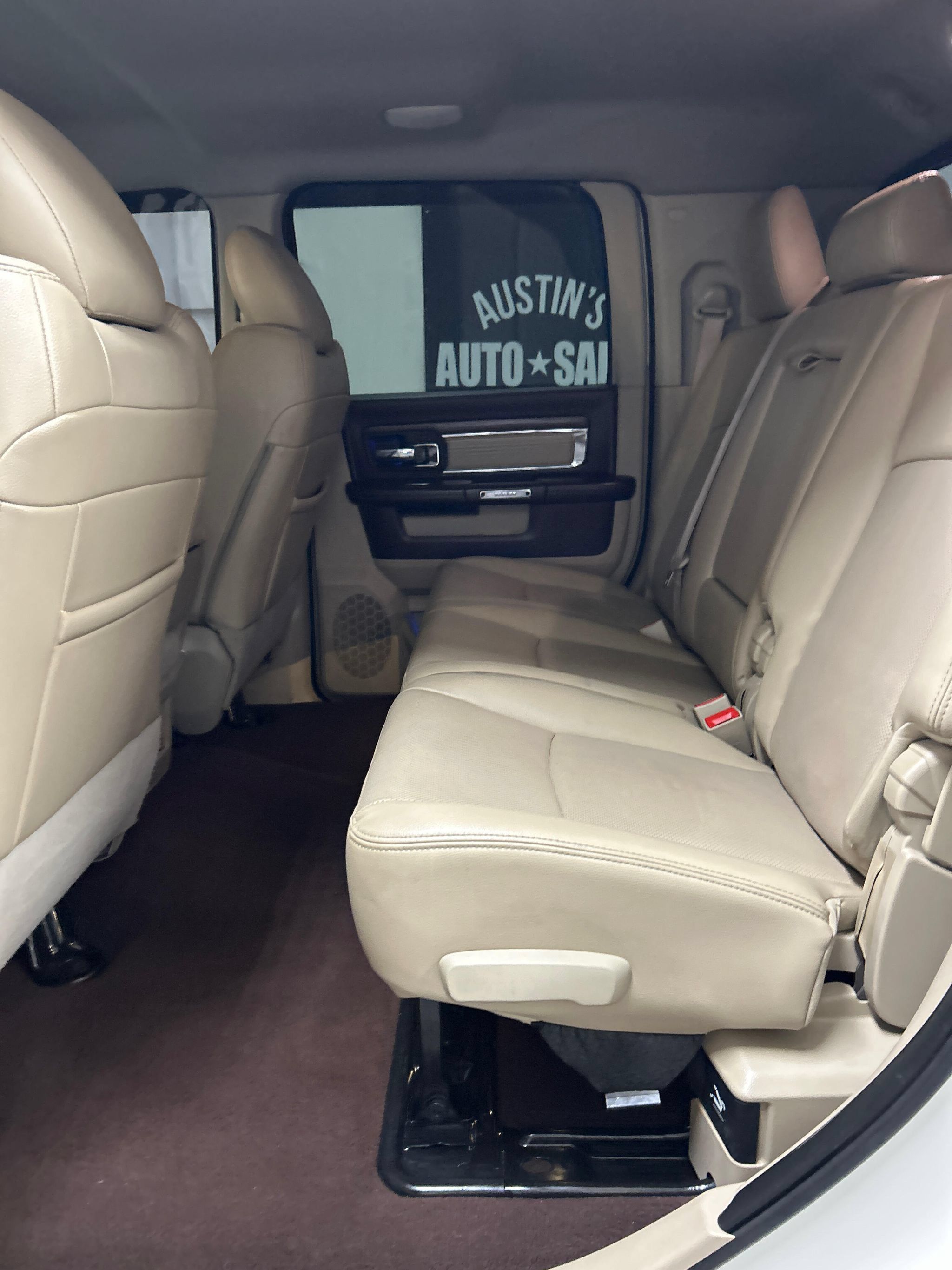 Used 2016 RAM 2500 Laramie w/ Convenience Group AWD/4WD image 10