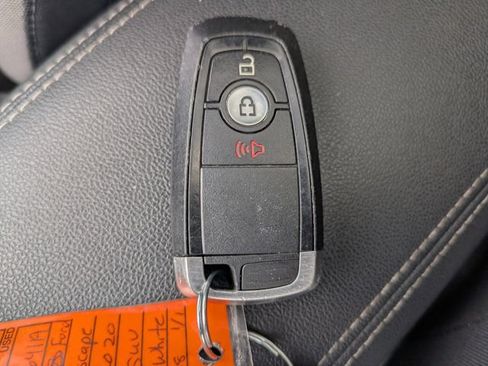 Used 2020 Ford Escape SE FWD image 33